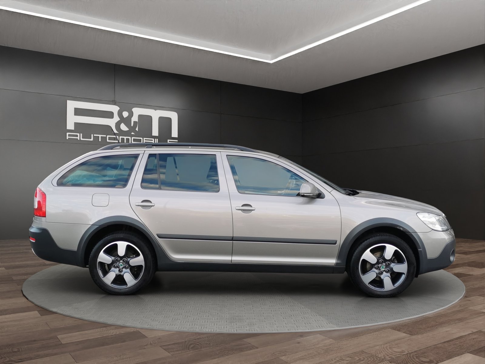 SKODA Octavia Combi 2.0 TDI Scout 4x4 DSG, Diesel, Second hand / Used, Automatic - 4