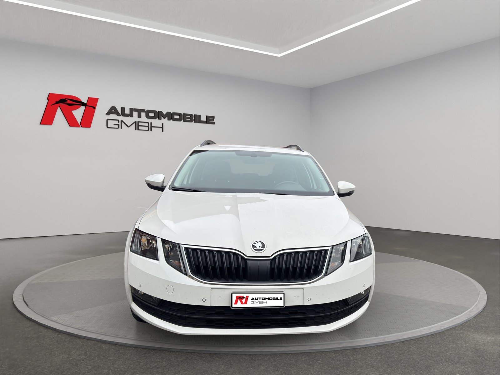 SKODA Octavia Combi 1.6 TDI Active DSG, Diesel, Second hand / Used, Automatic - 2