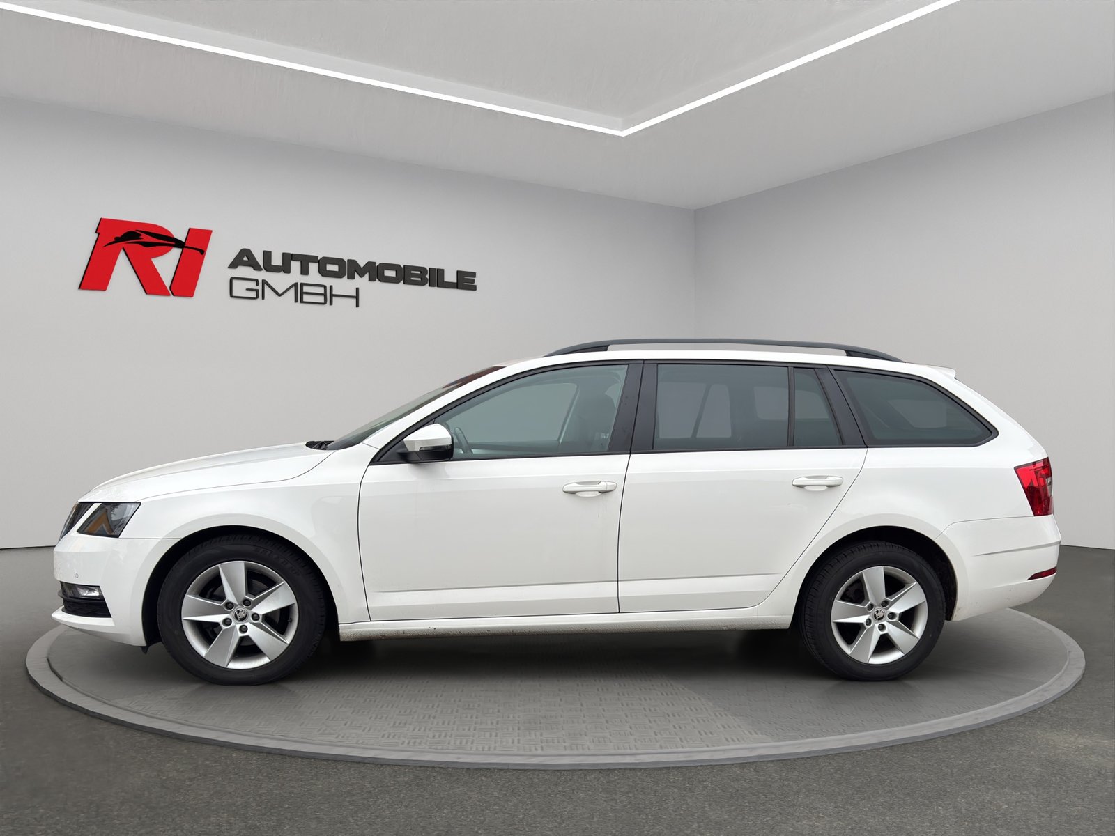 SKODA Octavia Combi 1.6 TDI Active DSG, Diesel, Second hand / Used, Automatic - 3