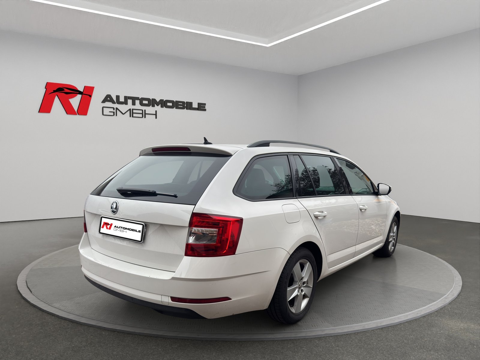 SKODA Octavia Combi 1.6 TDI Active DSG, Diesel, Second hand / Used, Automatic - 4