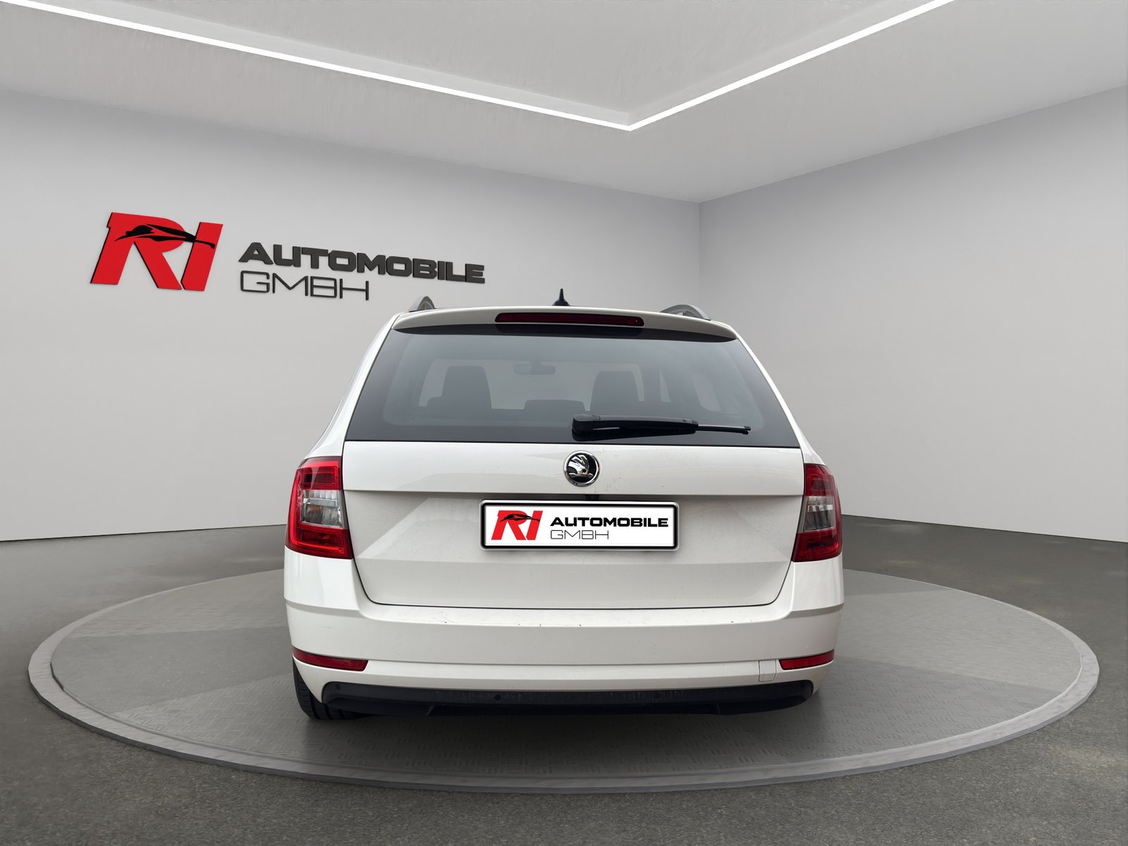 SKODA Octavia Combi 1.6 TDI Active DSG, Diesel, Second hand / Used, Automatic - 5