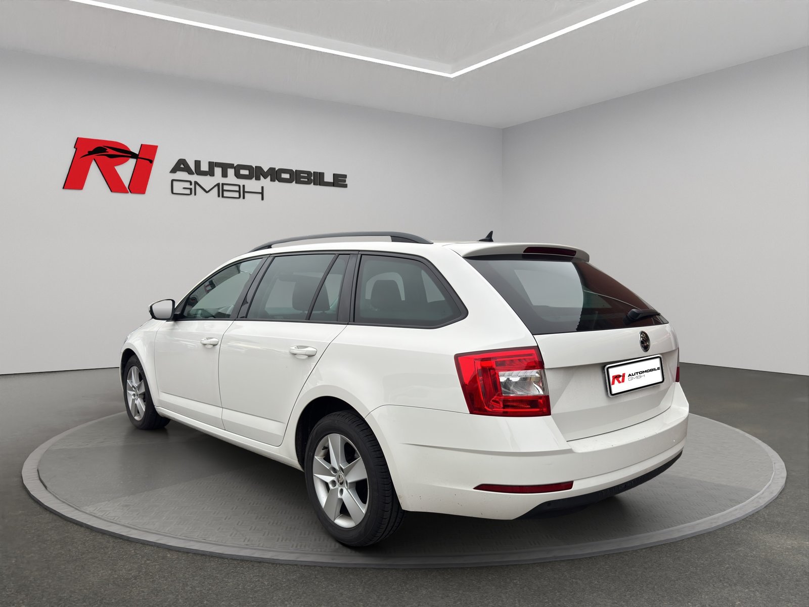 SKODA Octavia Combi 1.6 TDI Active DSG, Diesel, Second hand / Used, Automatic - 6