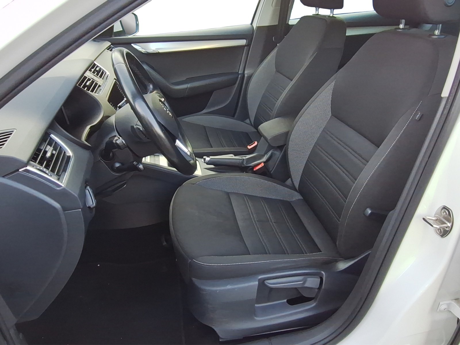 SKODA Octavia Combi 2.0 TDI 184 Ambition 4x4 DSG, Diesel, Occasion / Gebraucht, Automat - 5