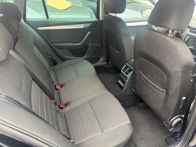 SKODA Octavia Combi 2.0 TDI Elegance 4x4, Diesel, Occasion / Utilisé, Manuelle - 7