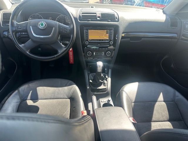 SKODA Octavia Combi 1.8 TSI Laurin & Klement 4x4, Essence, Occasion / Utilisé, Manuelle - 6