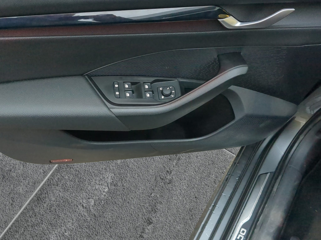 SKODA Octavia Combi 1.5 TSI SportLine DSG, Mild-Hybrid Benzin/Elektro, Occasion / Gebraucht, Automatik - 6