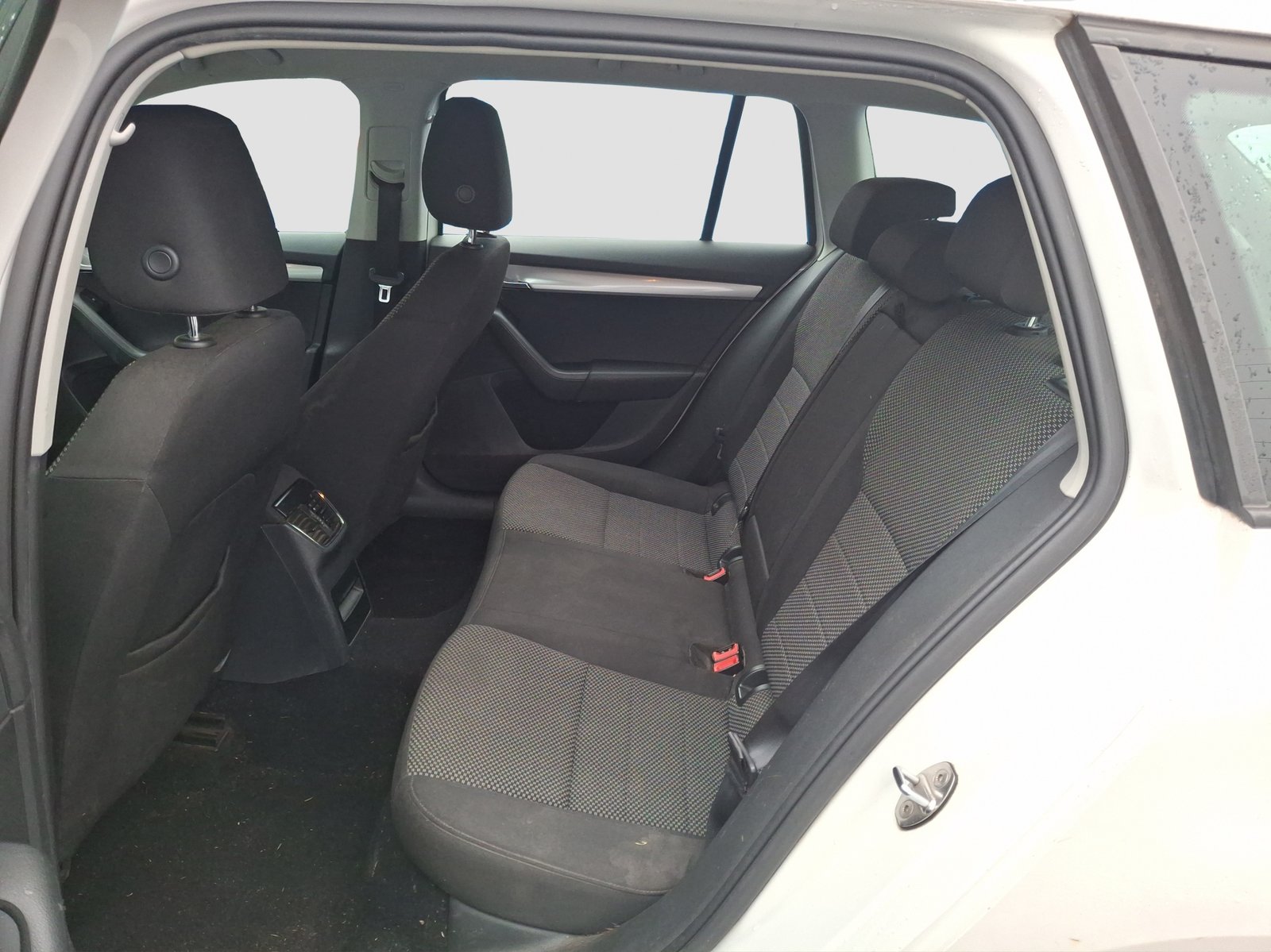 SKODA Octavia Combi 2.0 TDI Elegance 4x4, Diesel, Occasion / Utilisé, Manuelle - 7