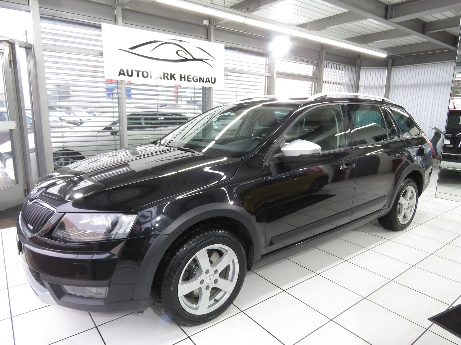 SKODA Octavia Combi 2.0 TDI Scout 4x4 DSG