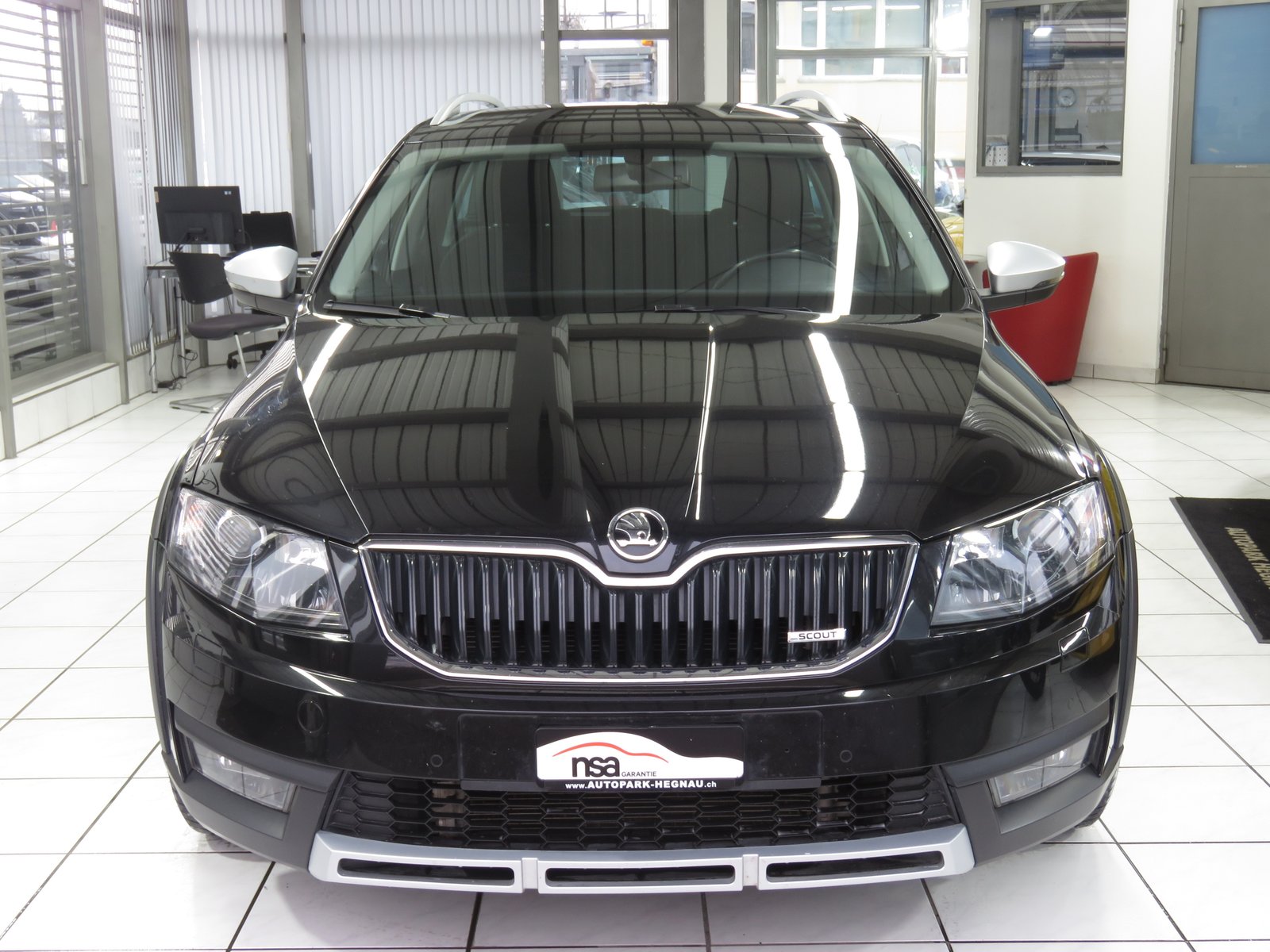 SKODA Octavia Combi 2.0 TDI Scout 4x4 DSG, Diesel, Second hand / Used, Automatic - 2