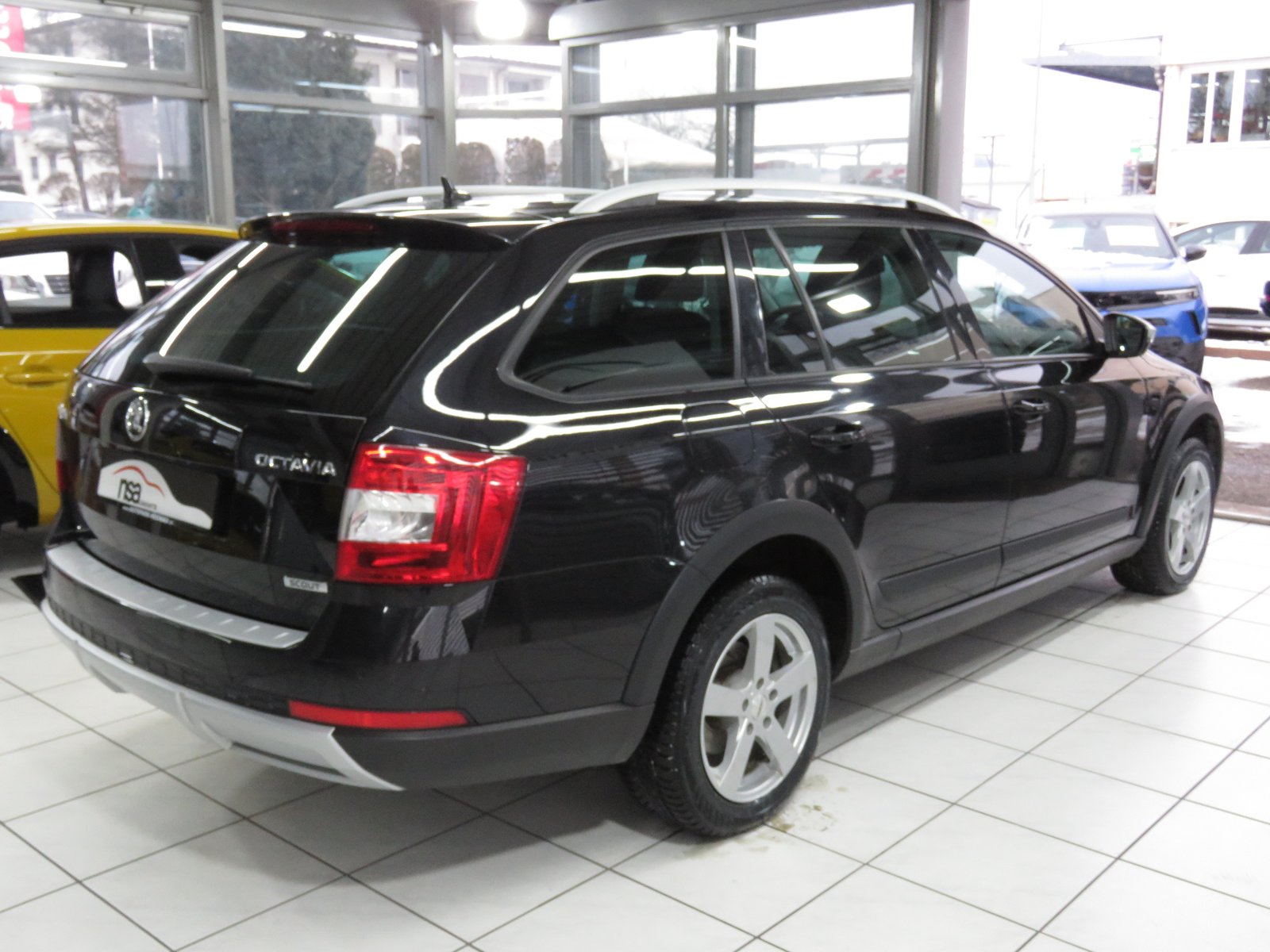 SKODA Octavia Combi 2.0 TDI Scout 4x4 DSG, Diesel, Second hand / Used, Automatic - 4