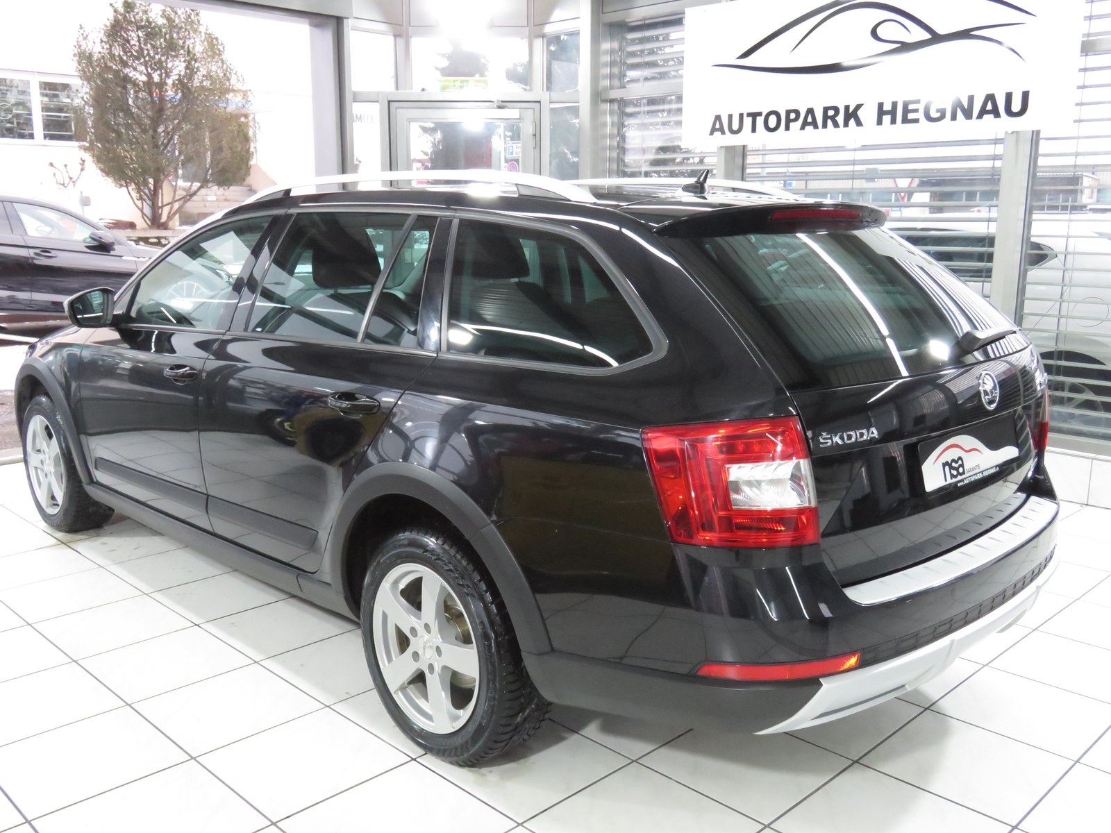 SKODA Octavia Combi 2.0 TDI Scout 4x4 DSG, Diesel, Second hand / Used, Automatic - 6