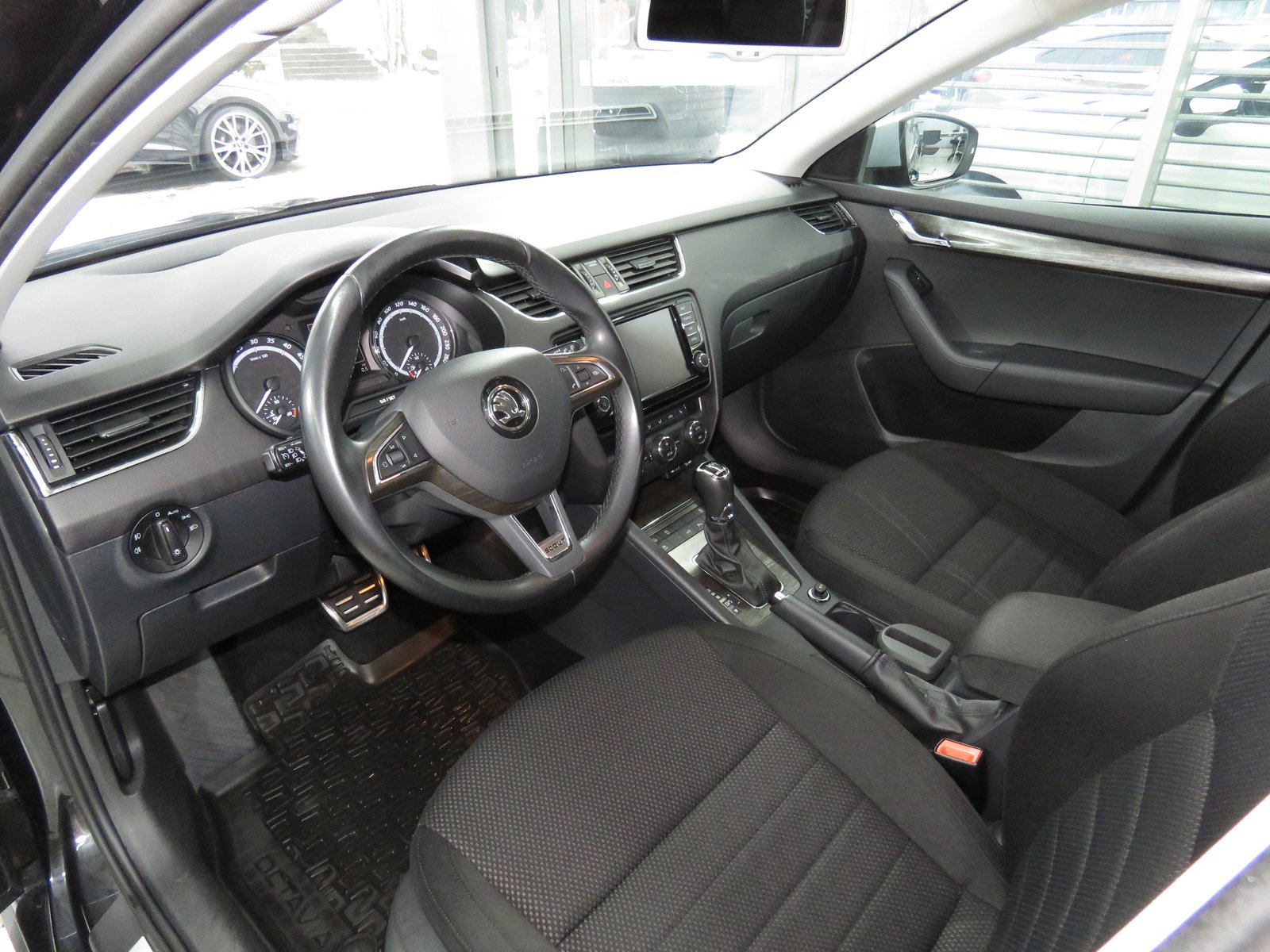 SKODA Octavia Combi 2.0 TDI Scout 4x4 DSG, Diesel, Second hand / Used, Automatic - 7