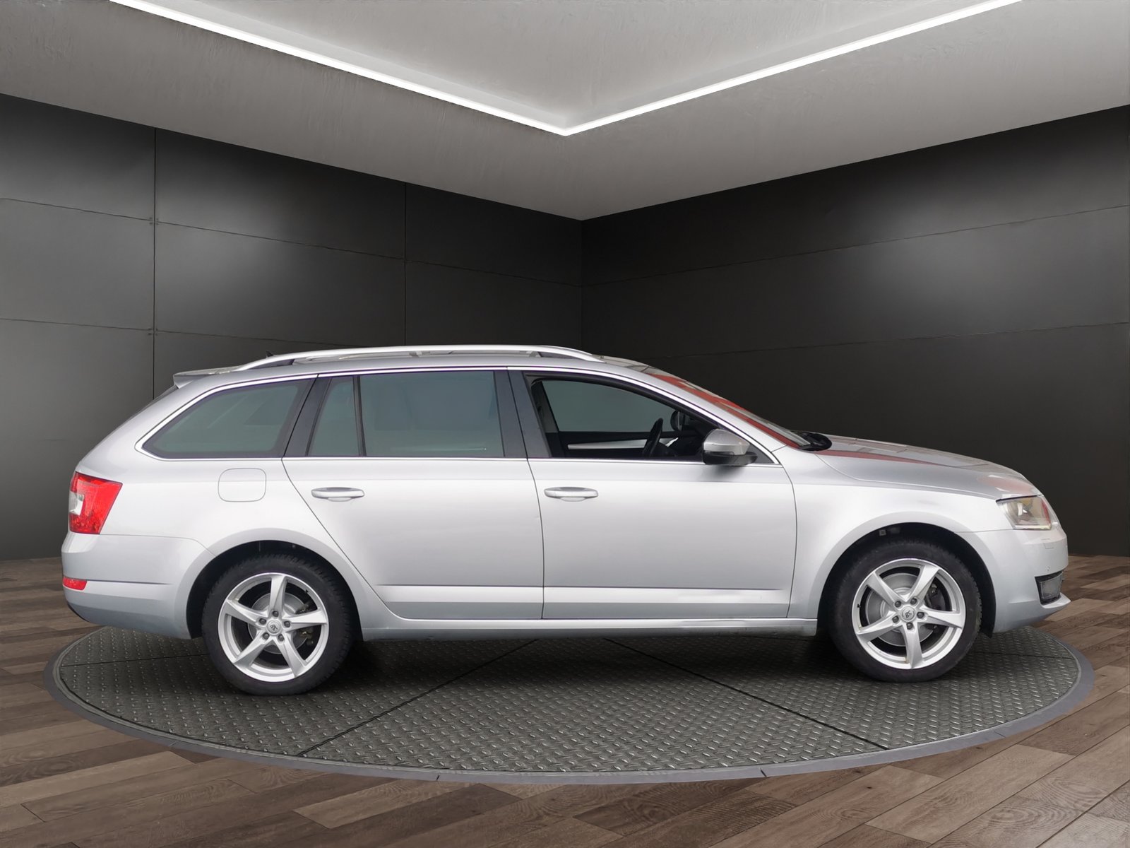 SKODA Octavia Combi 2.0 TDI Style 4x4 DSG, Diesel, Occasion / Gebraucht, Automatik - 4