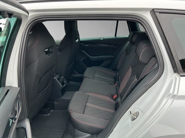 SKODA NEW OCTAVIA RS, Diesel, Occasion / Gebraucht, Automatik - 3
