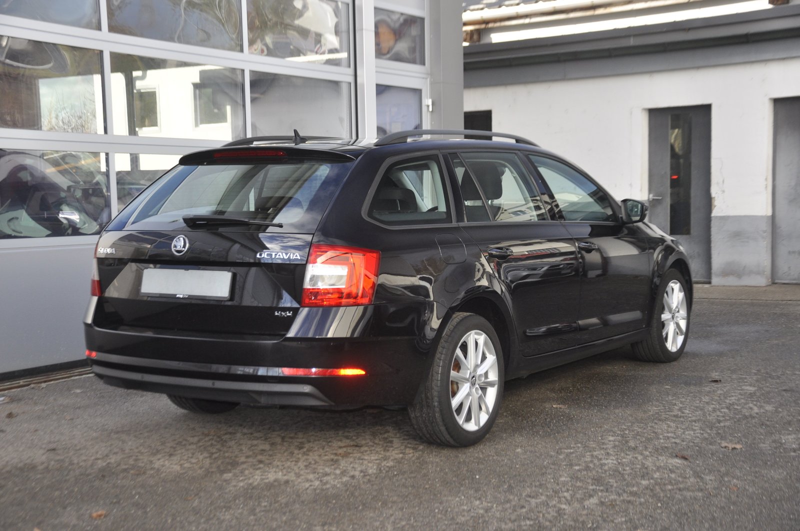 SKODA Octavia Combi 2.0 TDI Ambition 4x4 DSG I 184 PS, Diesel, Occasion / Gebraucht, Automatik - 3