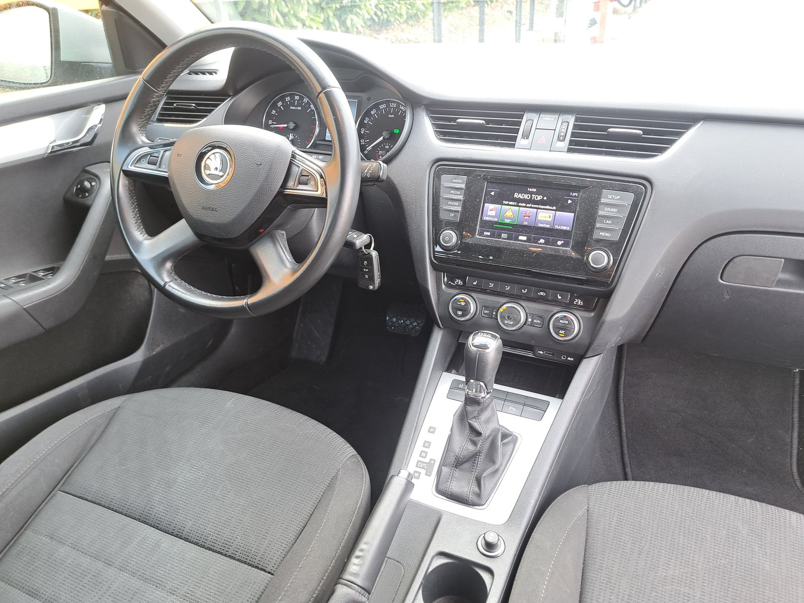 SKODA Octavia Combi 1.6 TDI Elegance DSG, Diesel, Occasion / Gebraucht, Automatik - 4
