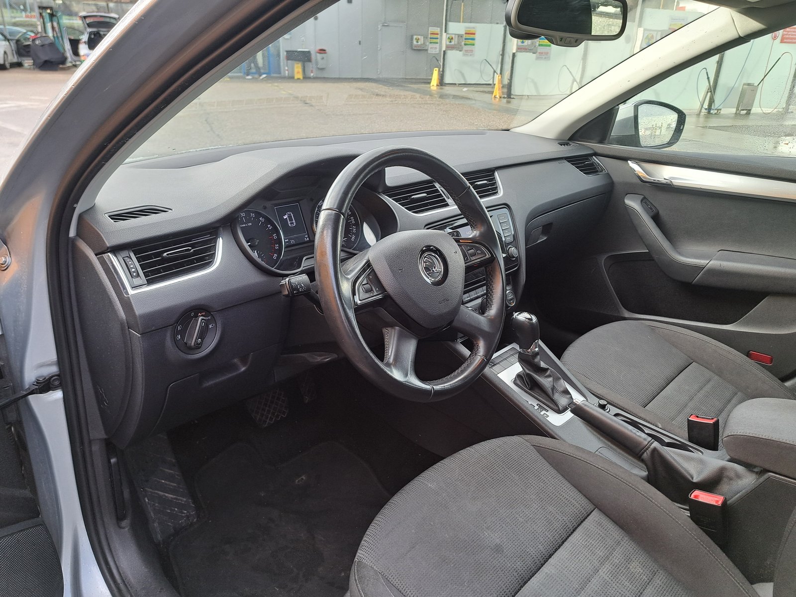 SKODA Octavia Combi 1.6 TDI Elegance DSG, Diesel, Occasion / Gebraucht, Automatik - 6