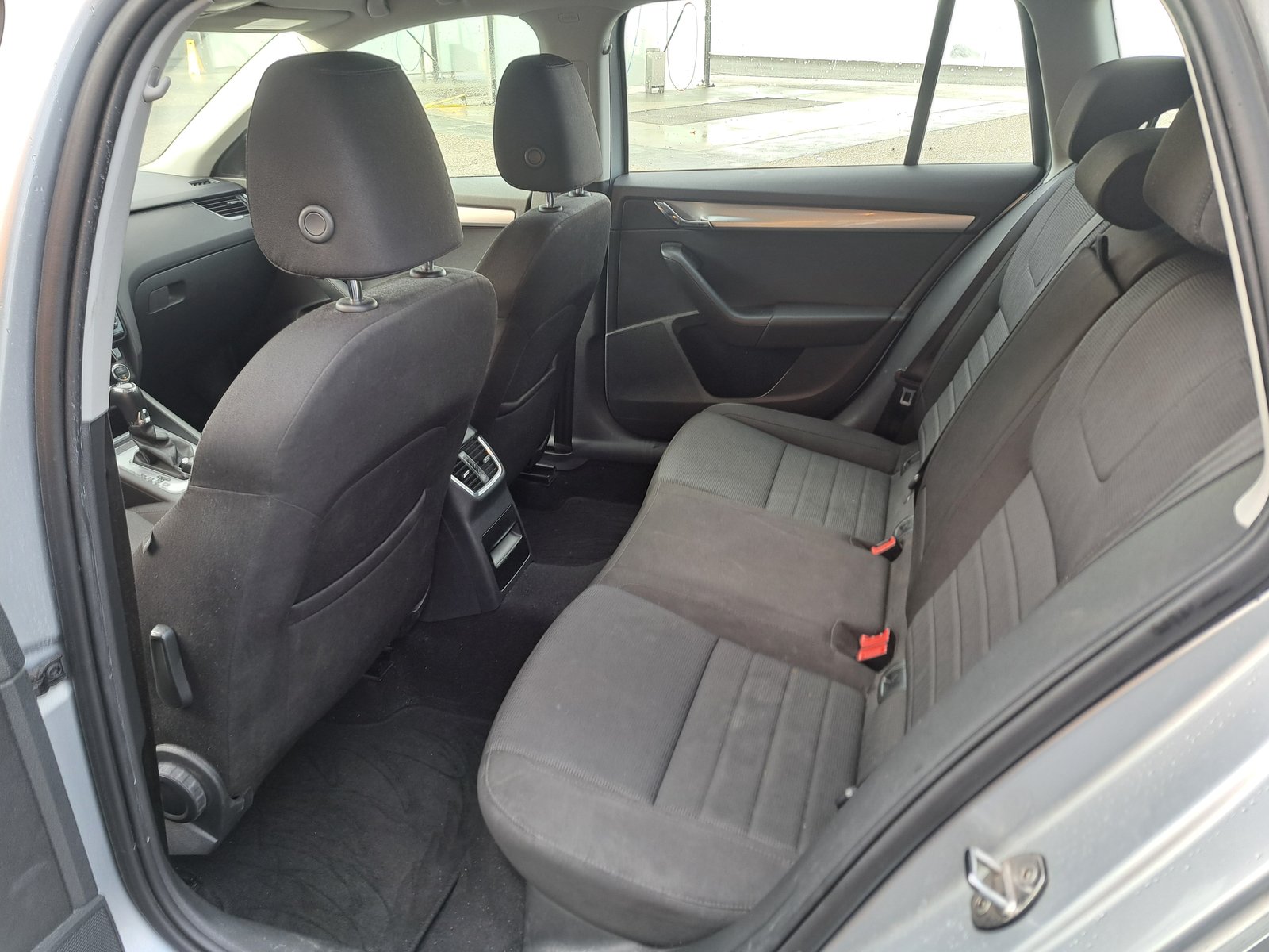 SKODA Octavia Combi 1.6 TDI Elegance DSG, Diesel, Occasion / Gebraucht, Automatik - 7