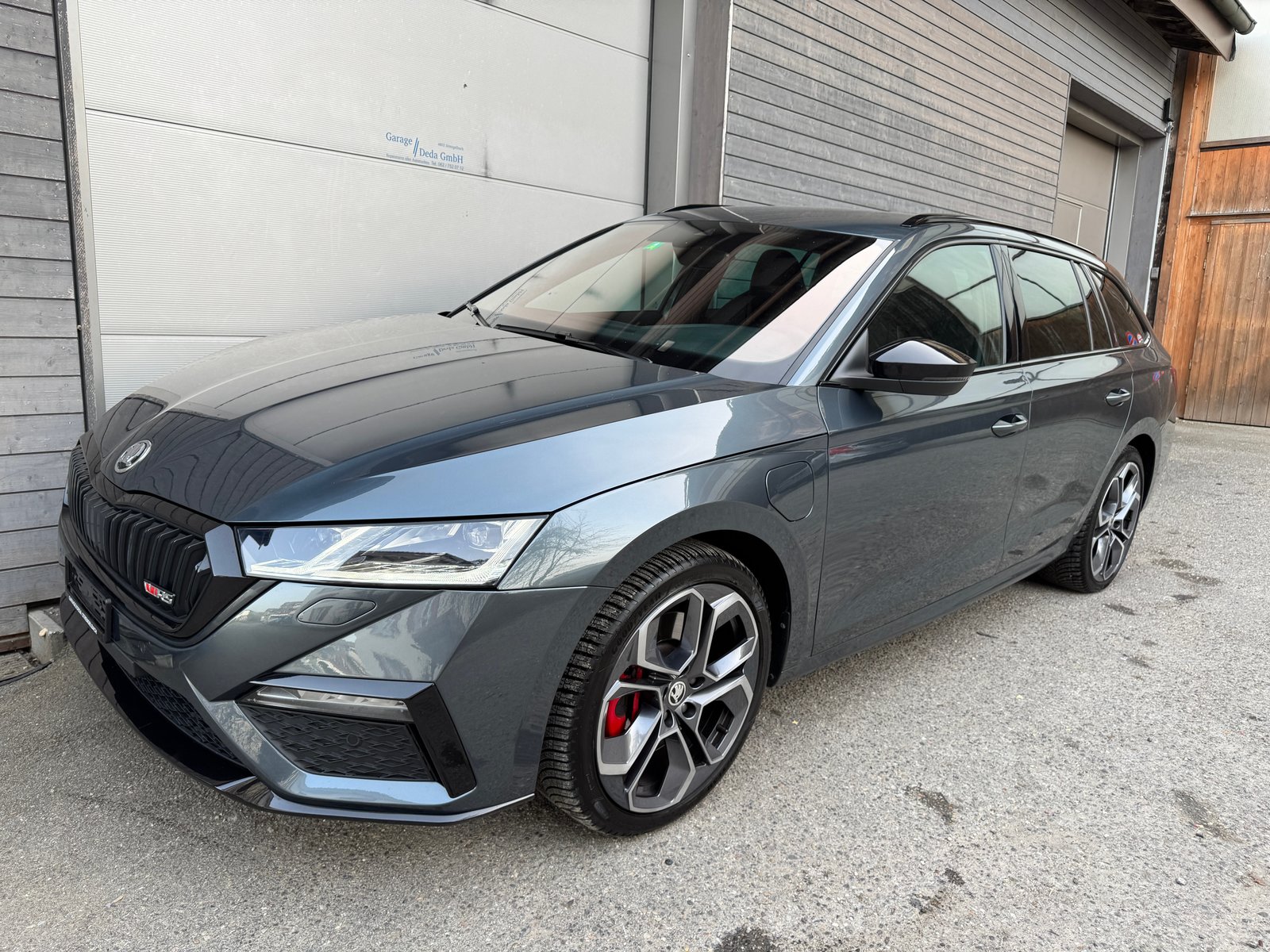 SKODA Octavia Combi 1.4 TSI PHEV DSG RS, Plug-in-Hybrid Petrol/Electric, Second hand / Used, Automatic - 3