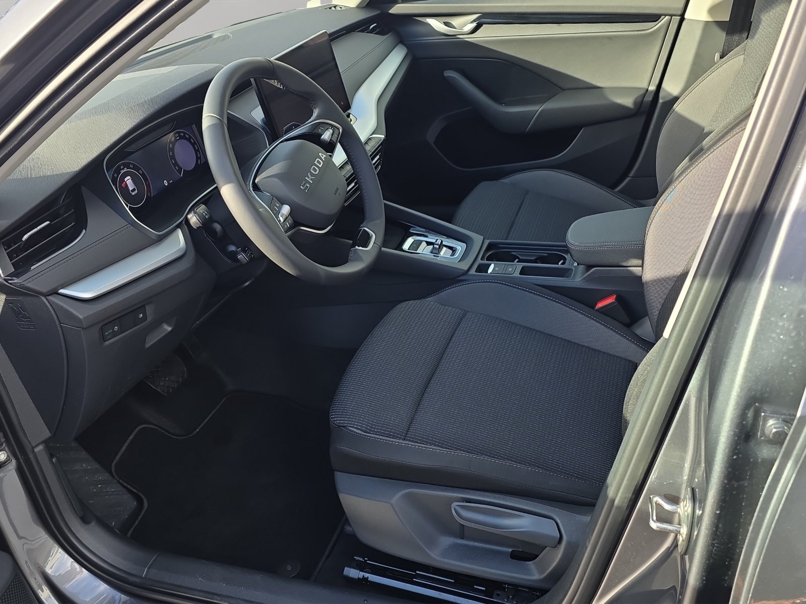 SKODA Octavia Combi 1.5 TSI mHEV DSG Dynamic, Mild-Hybrid Benzin/Elektro, Occasion / Gebraucht, Automatik - 4