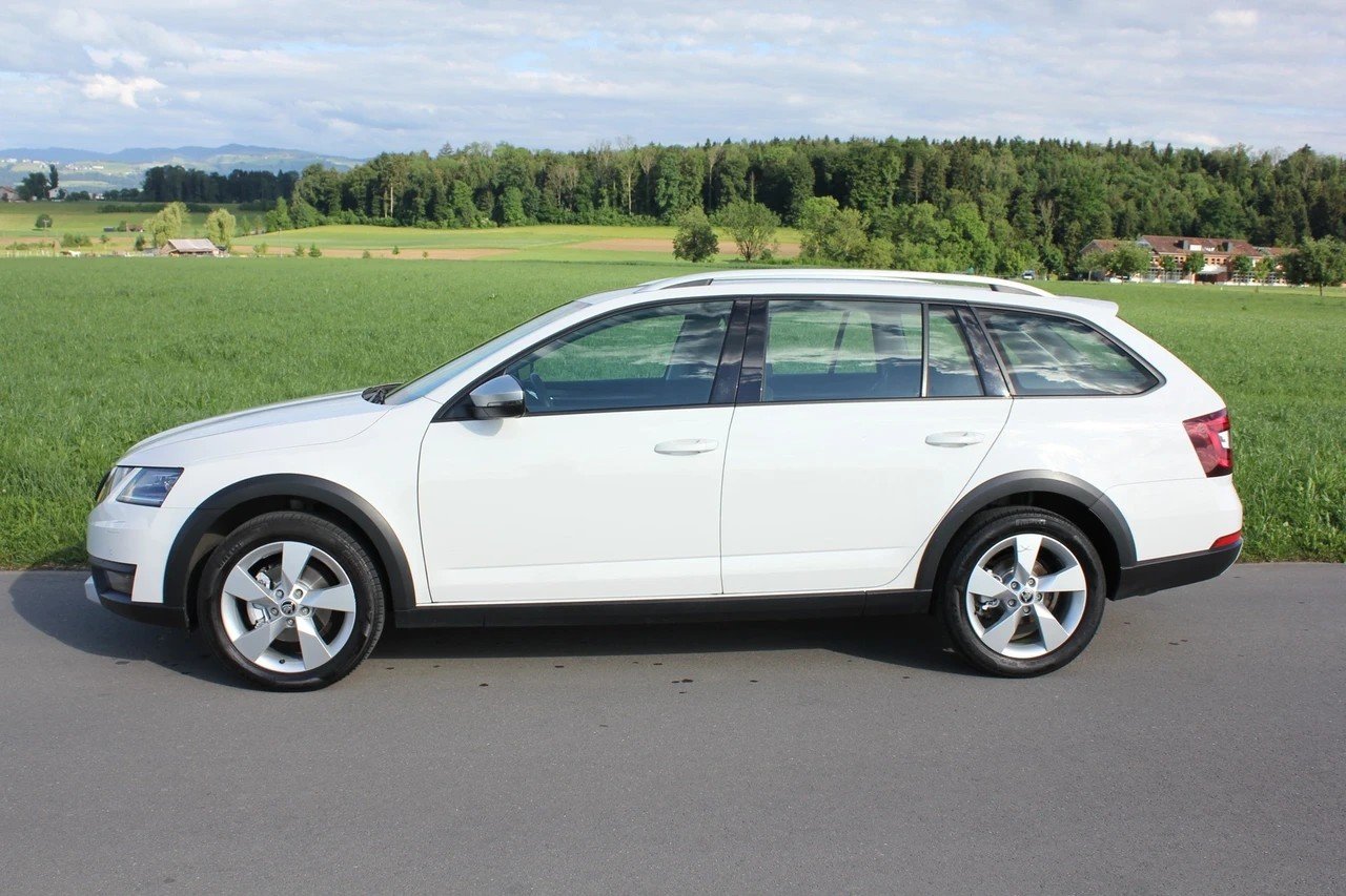 SKODA Octavia Combi 2.0 TDI Scout 4x4 mit Anhängerkupplung, Diesel, Occasion / Utilisé, Manuelle - 5