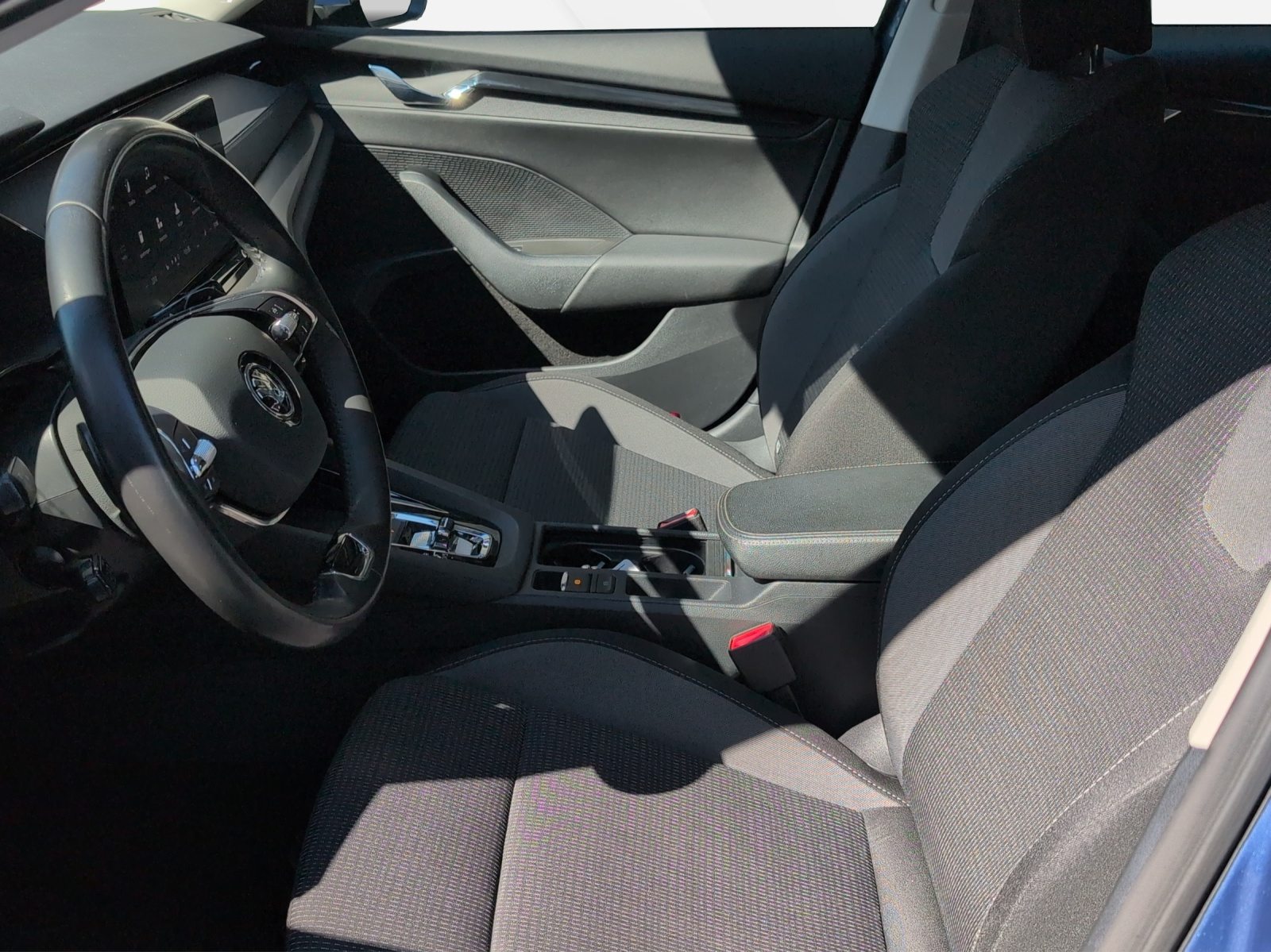 SKODA NEW OCTAVIA Ambition mHEV, Benzin, Occasion / Gebraucht, Automatik - 6