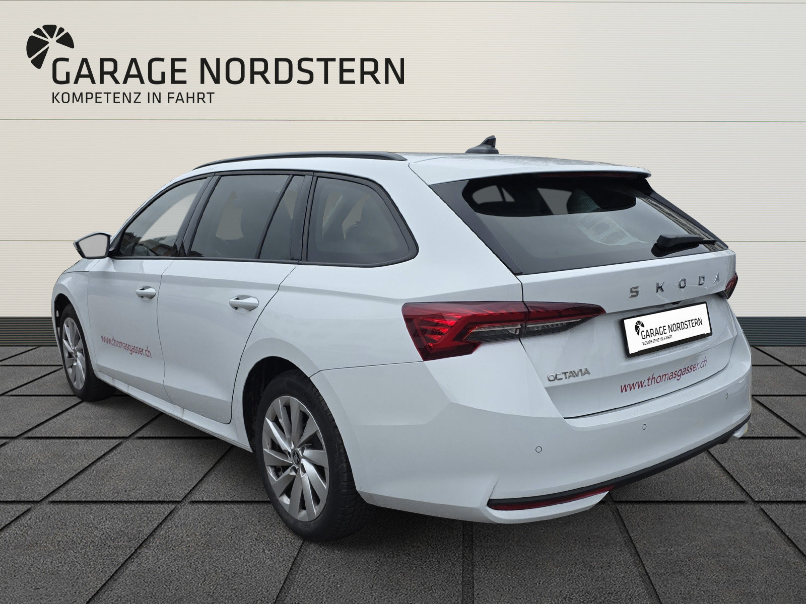 SKODA Octavia Combi 1.5 TSI Selection DSG, Mild-Hybrid Benzin/Elektro, Occasion / Gebraucht, Automatik - 4