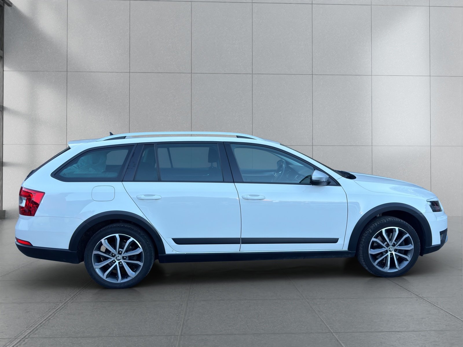 SKODA Octavia Combi 2.0 TDI Scout 4x4 DSG, Diesel, Occasion / Utilisé, Automatique - 6