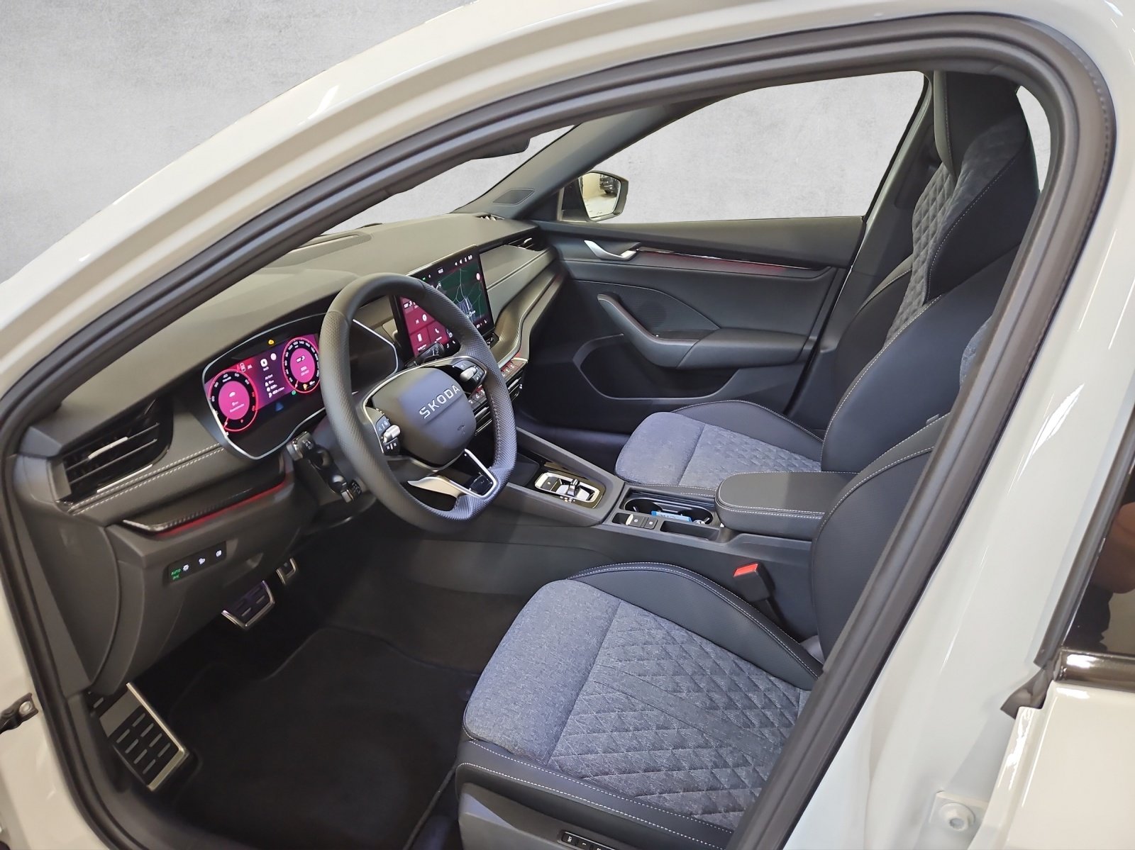 SKODA Octavia Combi 2.0 TSI DSG Dynamic 4x4, Benzin, Occasion / Gebraucht, Automatik - 6