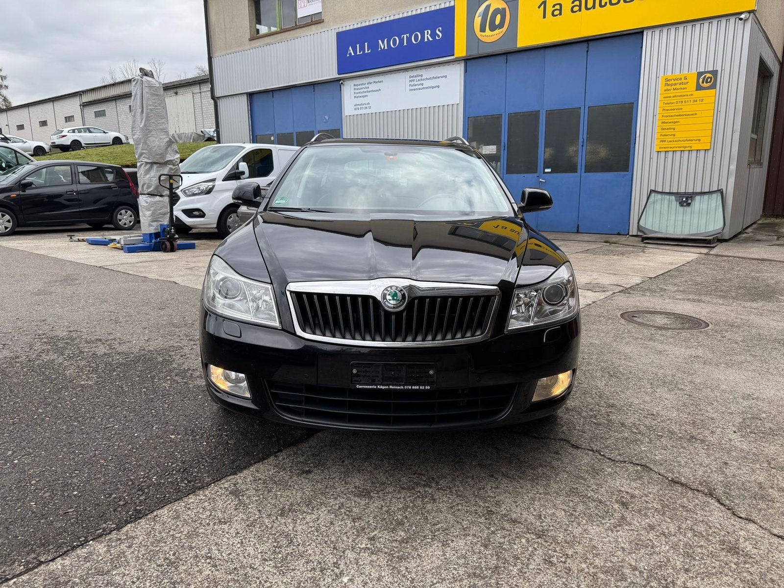 SKODA Octavia Combi 1.8 TSI Laurin Klement, Petrol, Second hand / Used, Manual - 2