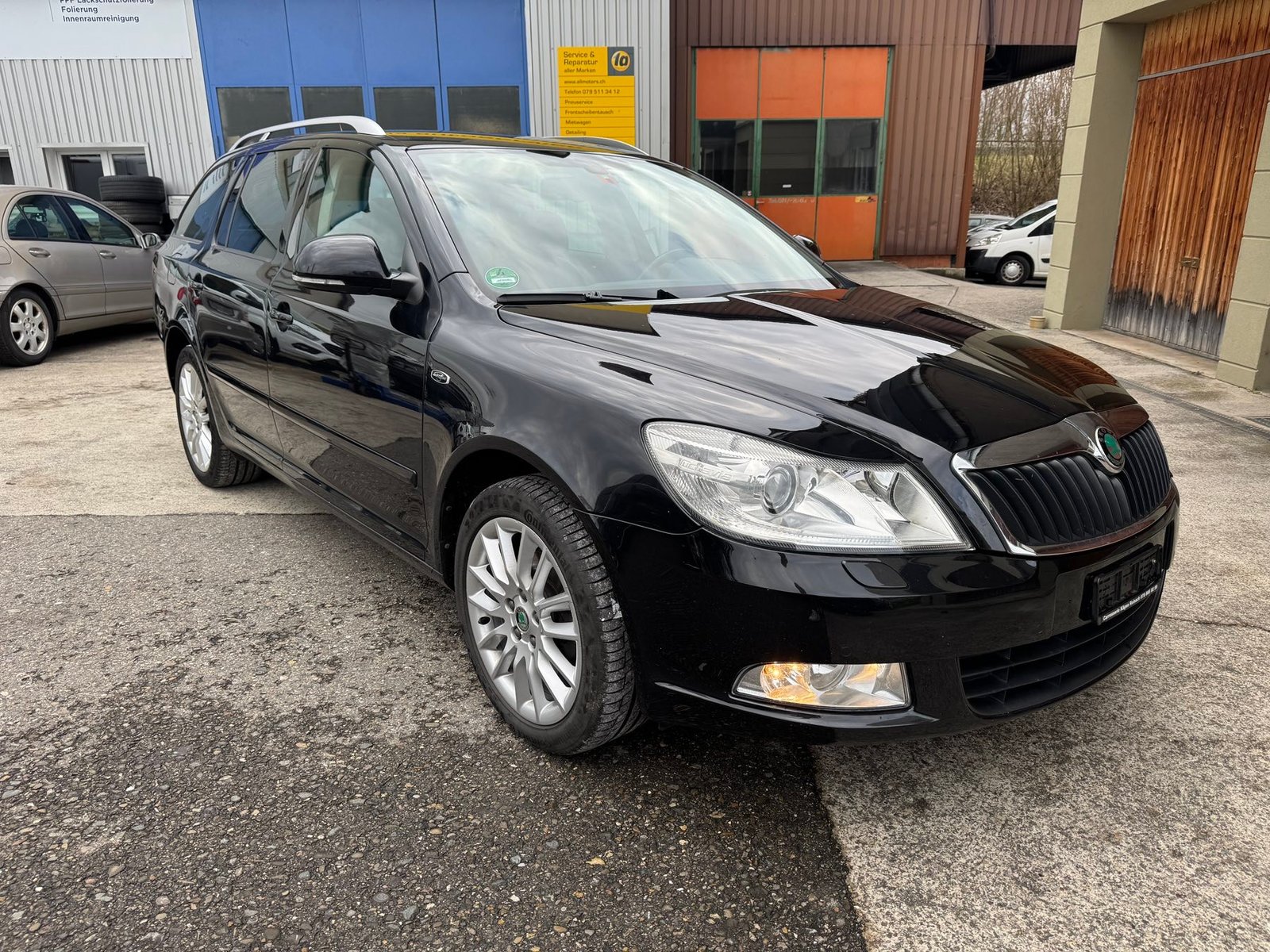SKODA Octavia Combi 1.8 TSI Laurin Klement, Petrol, Second hand / Used, Manual - 3