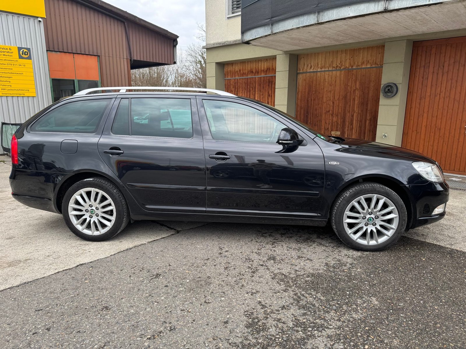 SKODA Octavia Combi 1.8 TSI Laurin Klement, Petrol, Second hand / Used, Manual - 4