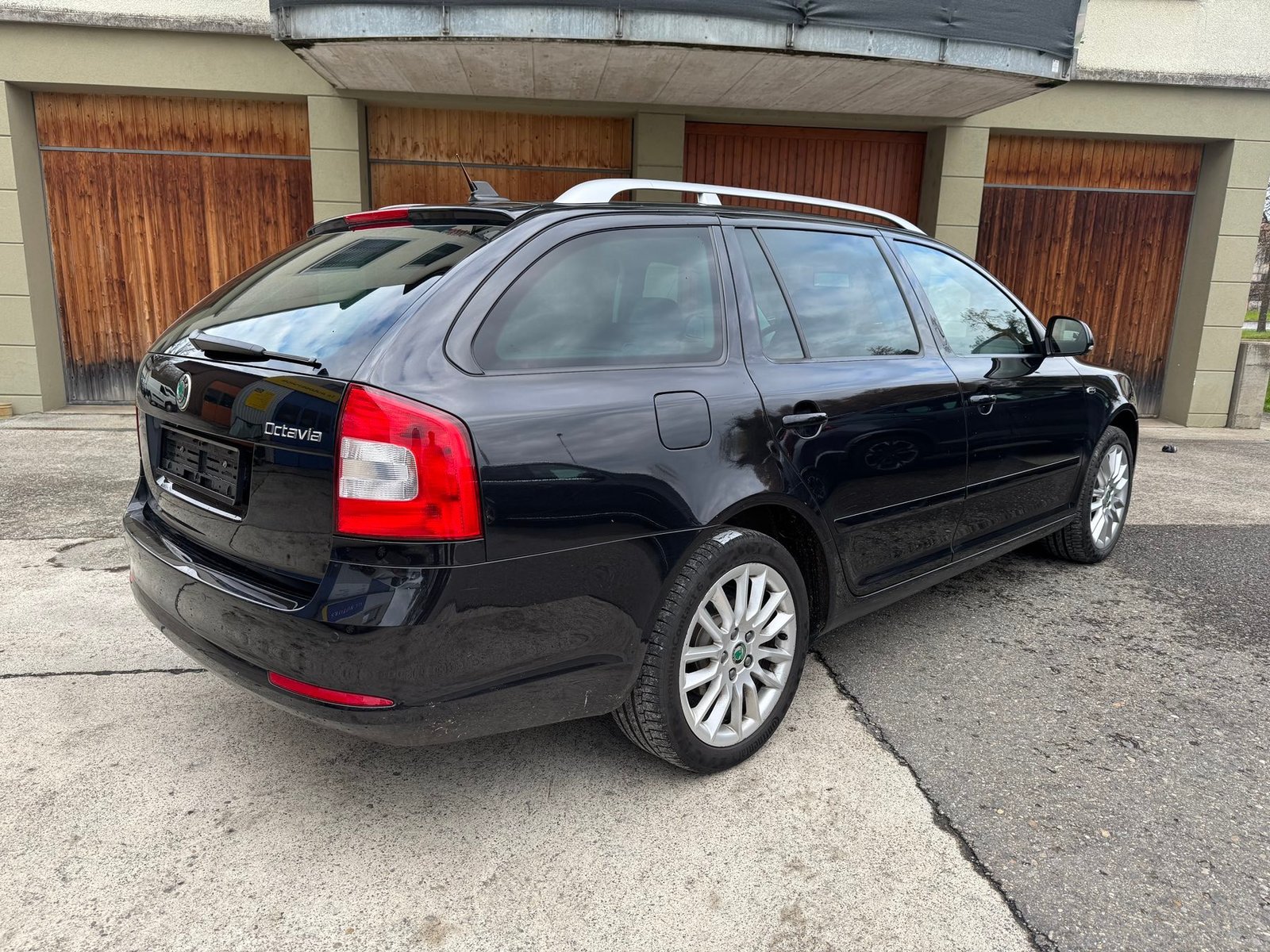SKODA Octavia Combi 1.8 TSI Laurin Klement, Petrol, Second hand / Used, Manual - 5