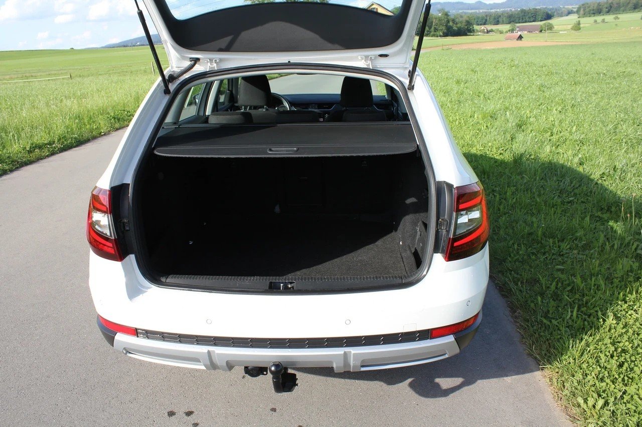 SKODA Octavia Combi 2.0 TDI Scout 4x4 mit Anhängerkupplung, Diesel, Occasion / Utilisé, Manuelle - 7