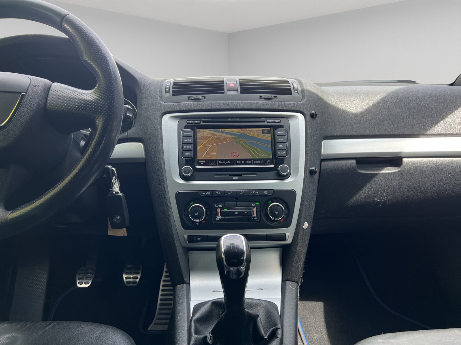 SKODA Octavia Combi 2.0 TSI RS, Benzin, Occasion / Gebraucht, Handschaltung - 7