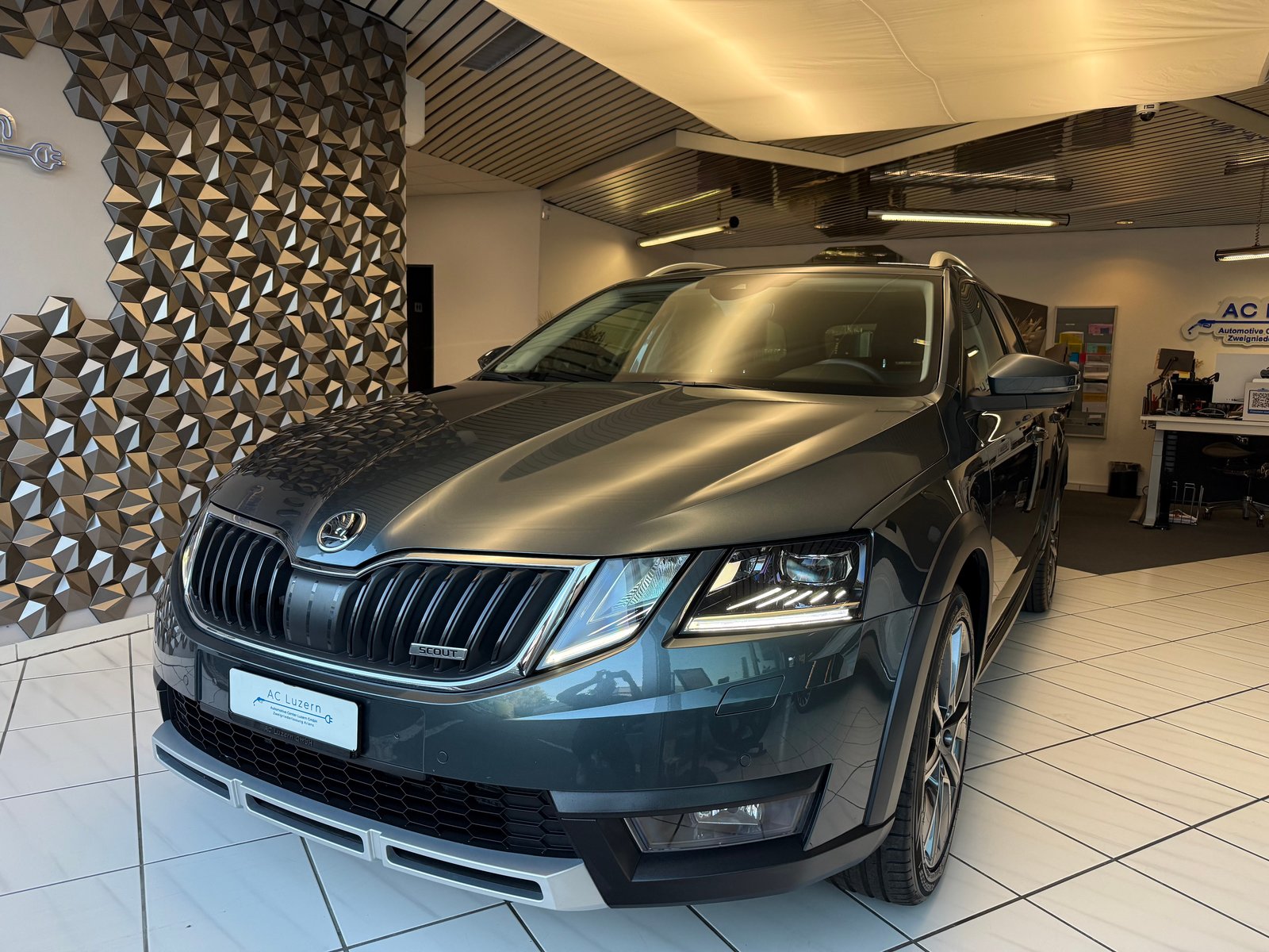 SKODA Octavia Combi 1.8 TSI Scout 4x4 DSG