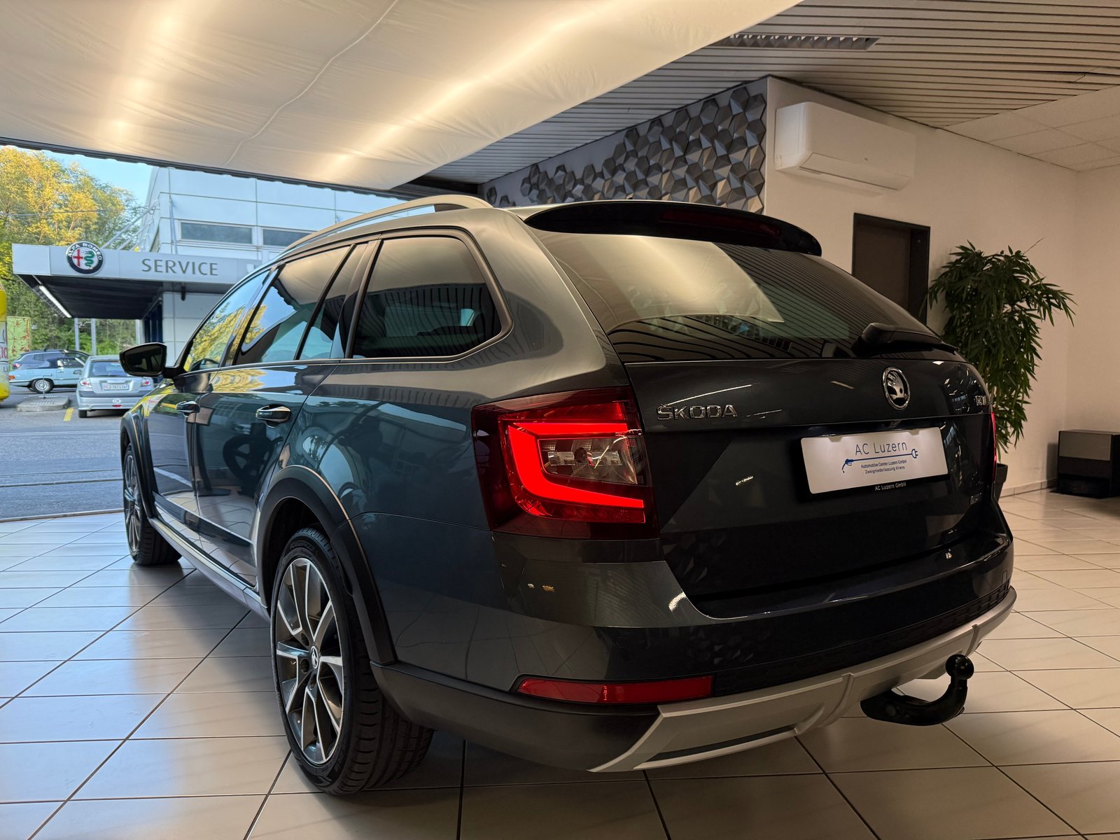 SKODA Octavia Combi 1.8 TSI Scout 4x4 DSG, Essence, Occasion / Utilisé, Automatique - 2