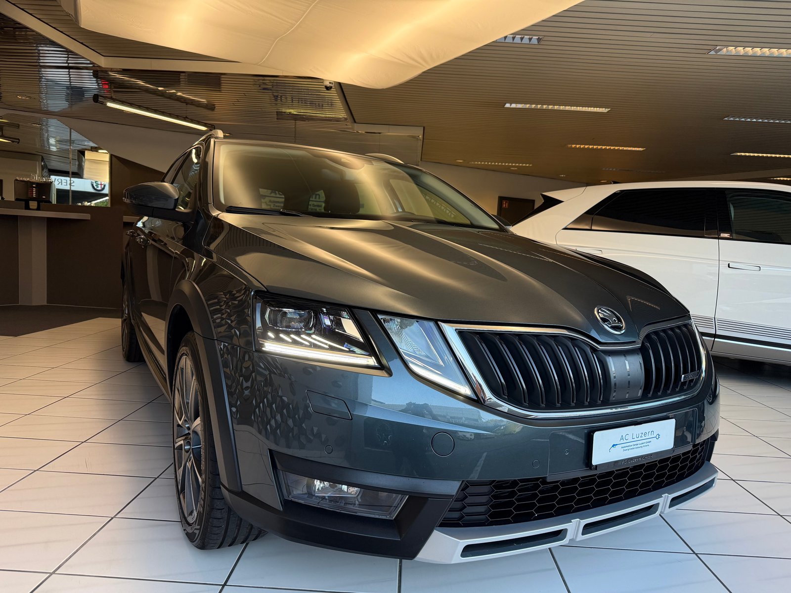 SKODA Octavia Combi 1.8 TSI Scout 4x4 DSG, Essence, Occasion / Utilisé, Automatique - 4