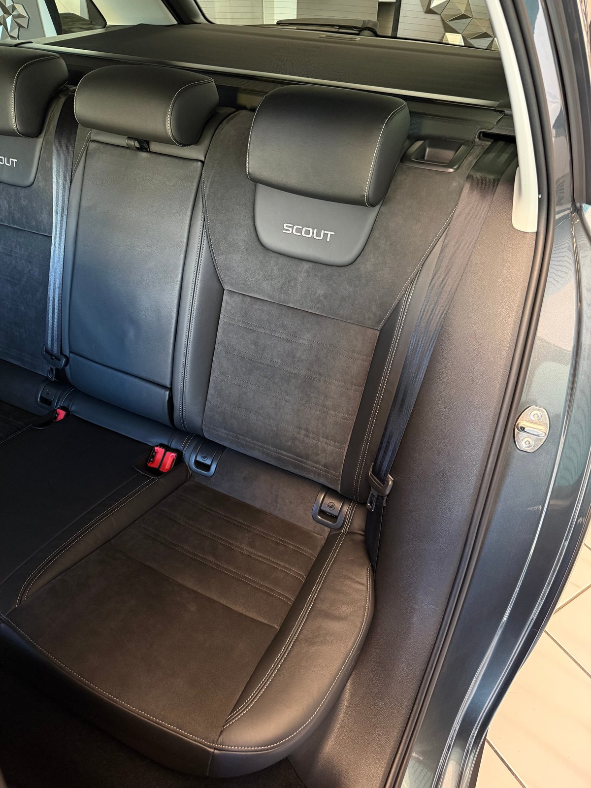 SKODA Octavia Combi 1.8 TSI Scout 4x4 DSG, Essence, Occasion / Utilisé, Automatique - 7