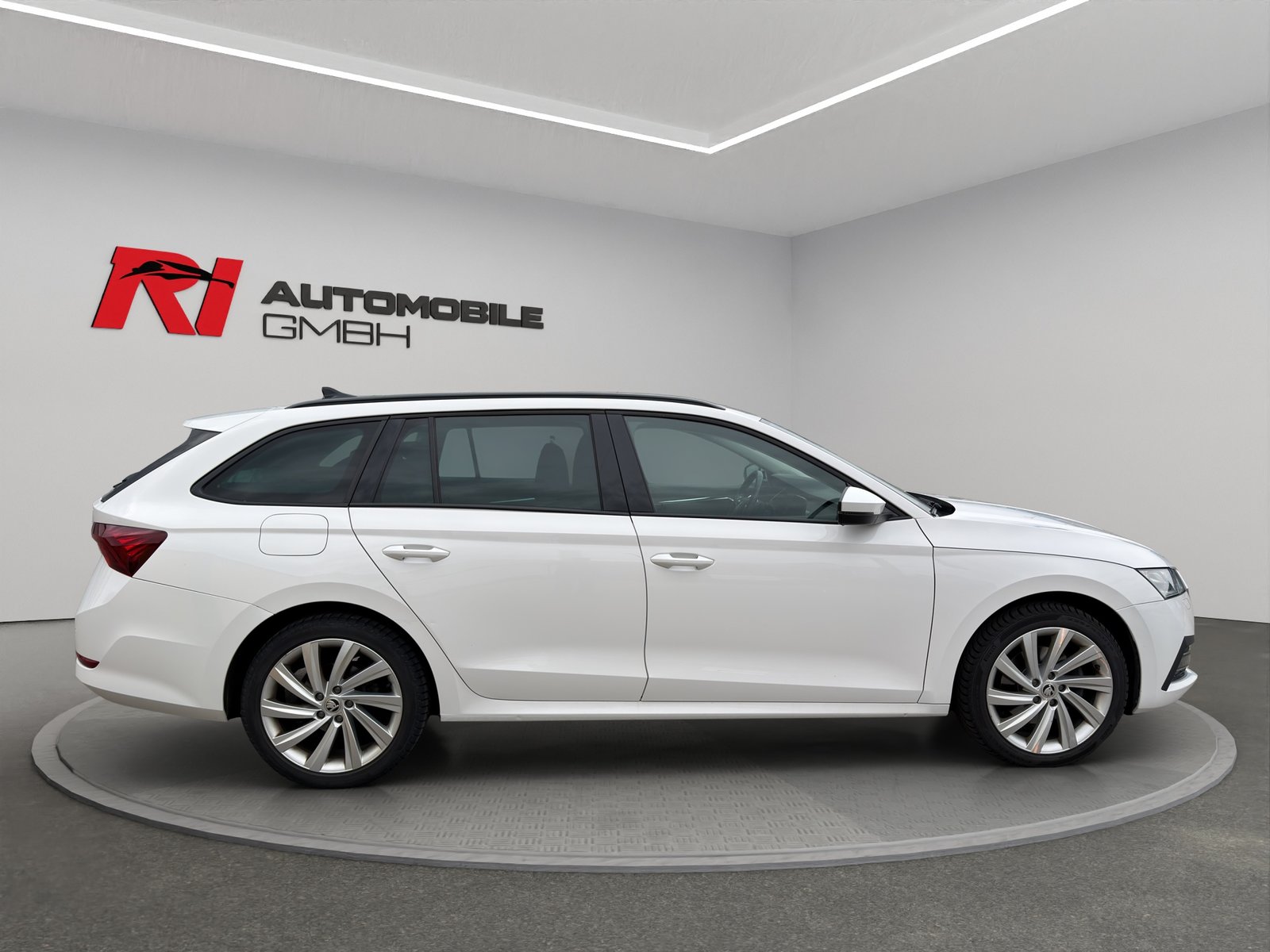 SKODA Octavia Combi 2.0 TDI DSG Style 4x4, Diesel, Second hand / Used, Automatic - 4