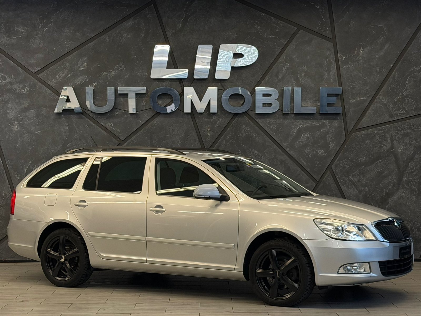 SKODA Octavia Combi 1.6 TDI Ambiente DSG, Diesel, Second hand / Used, Automatic - 3