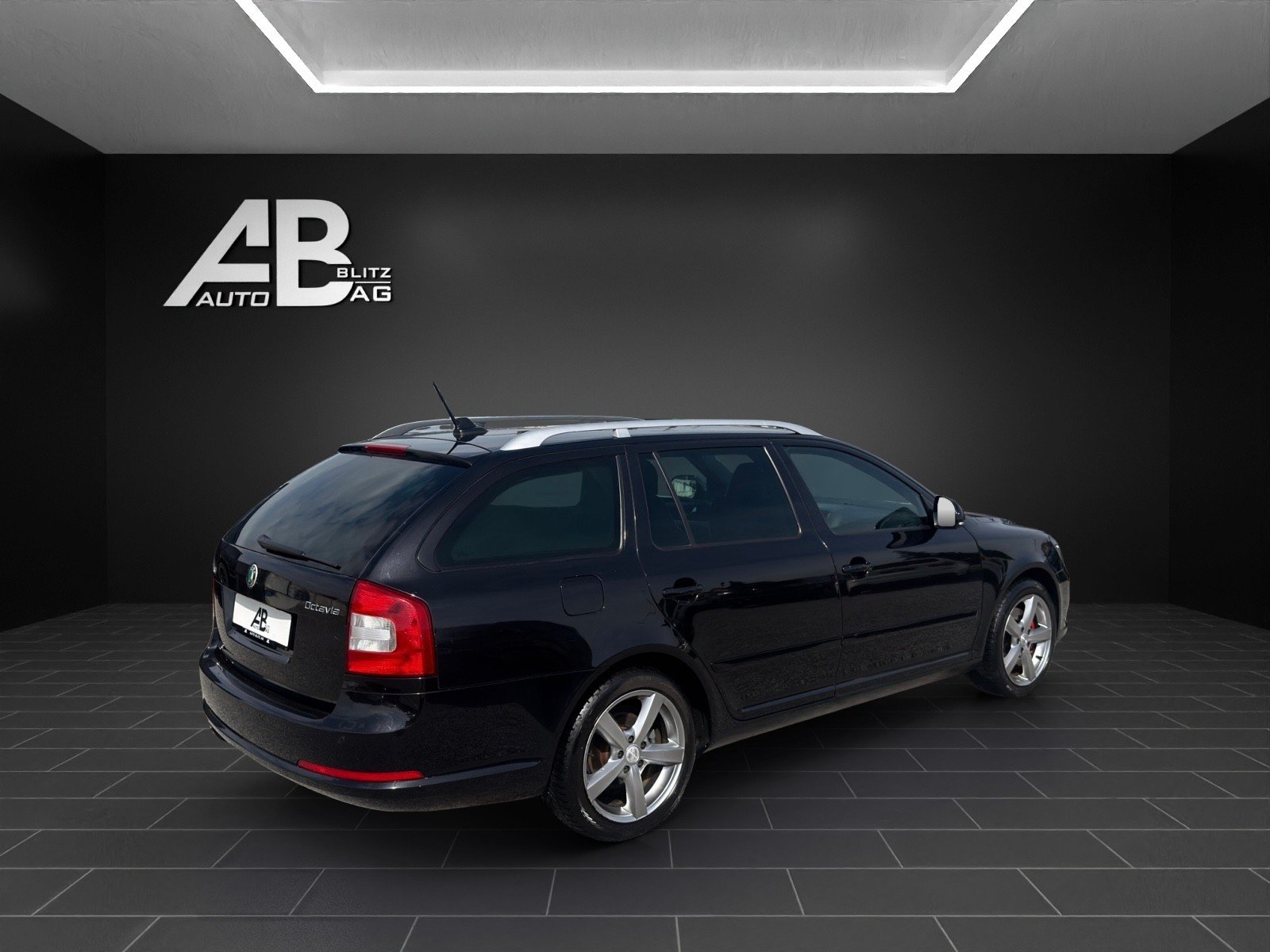SKODA Octavia Combi 2.0 TSI RS DSG mit 200 PS, Petrol, Second hand / Used, Automatic - 5