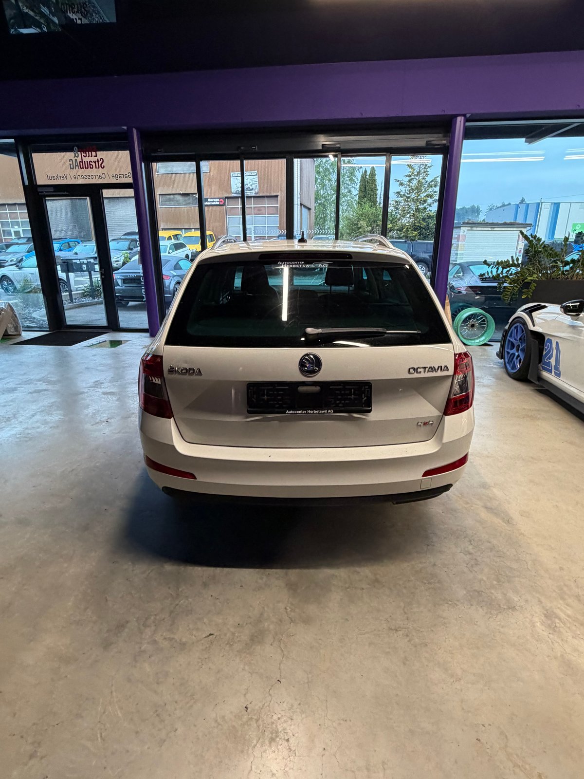 SKODA Octavia Combi 1.8 TSI Elegance 4x4 DSG, Essence, Occasion / Utilisé, Automatique - 6