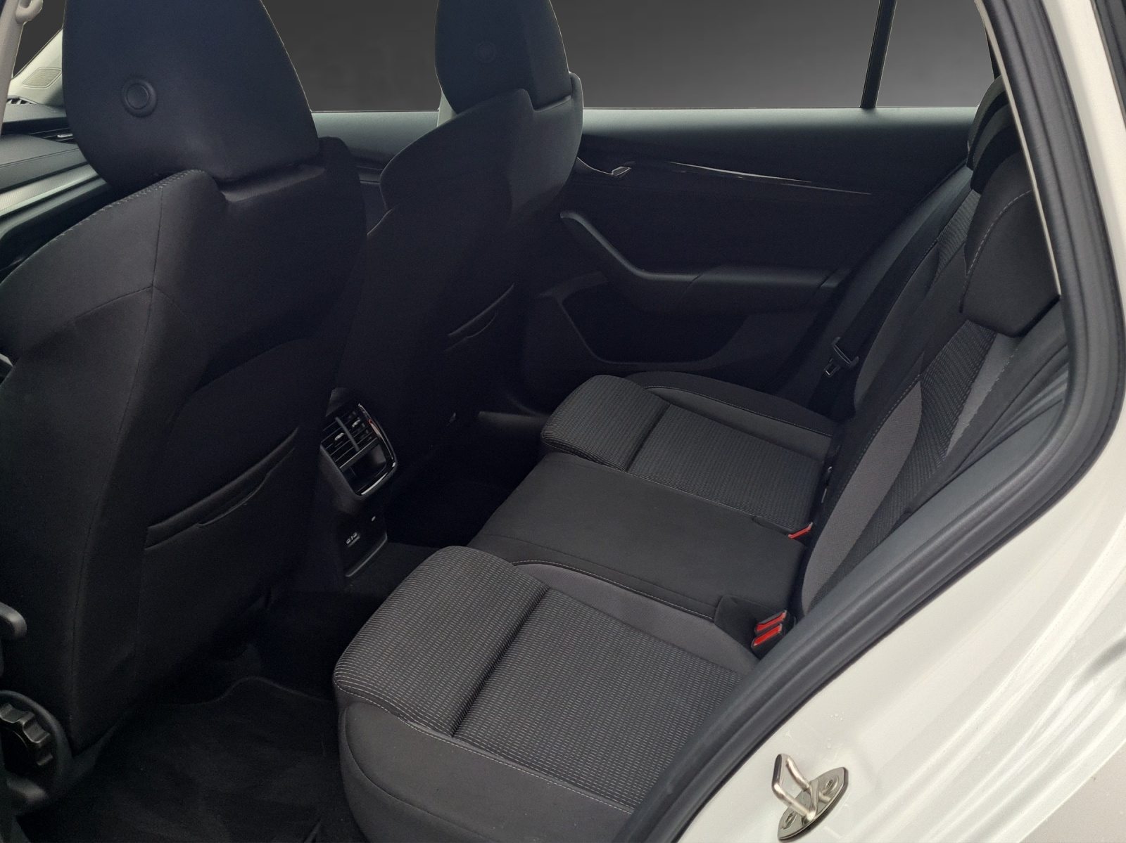 SKODA Octavia Ambition, Diesel, Occasion / Utilisé, Automatique - 7