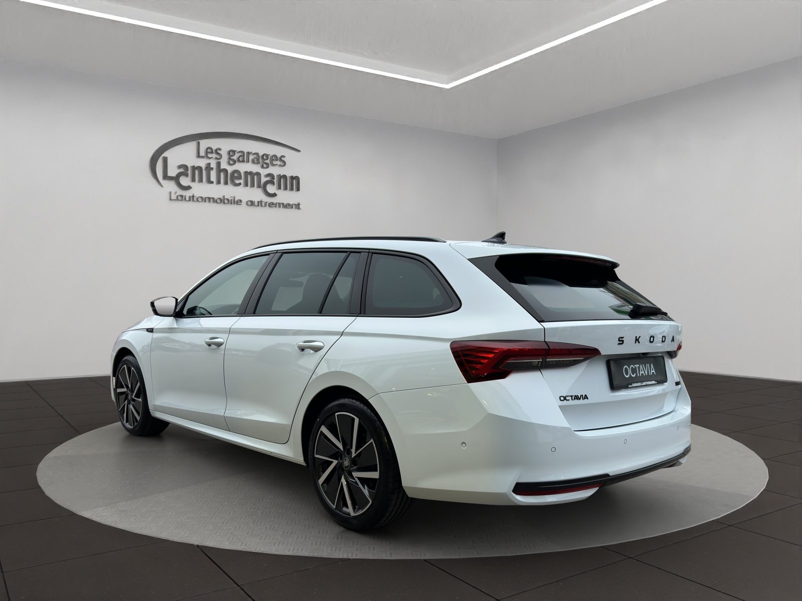 SKODA Octavia Sportline Dynamic (Netto), Benzin, Occasion / Gebraucht, Automatik - 3