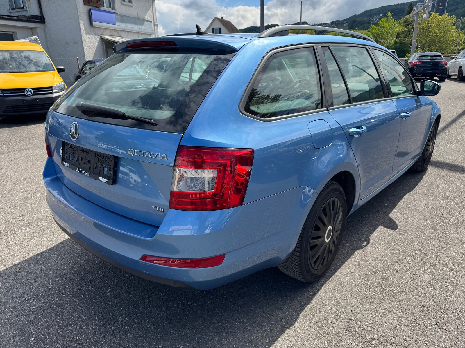 SKODA Octavia Combi 1.6 TDI Ambition DSG, Diesel, Occasion / Gebraucht, Automatik - 2