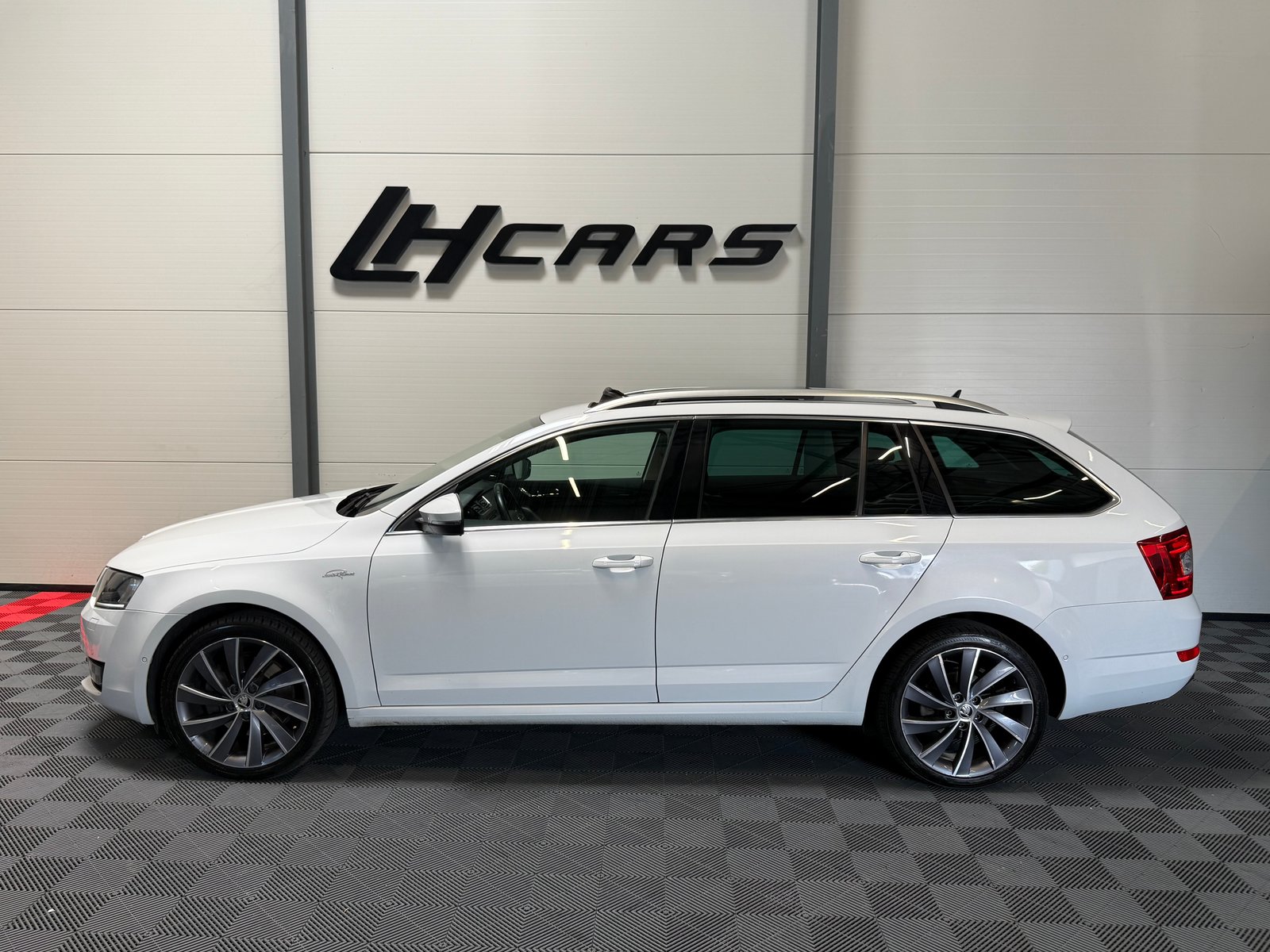 SKODA Octavia Combi 2.0 TDI 184 L K 4x4 DSG, Diesel, Second hand / Used, Automatic - 2