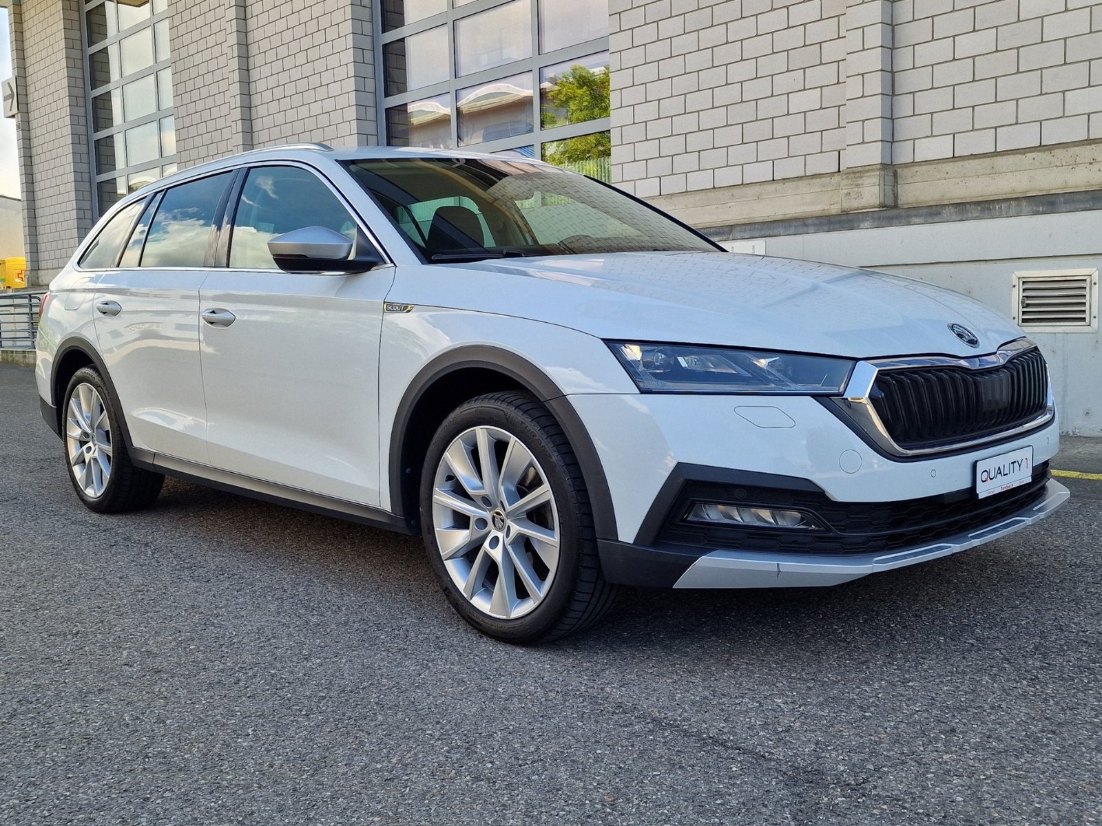 SKODA Octavia Combi 2.0 TDI DSG Scout 4x4