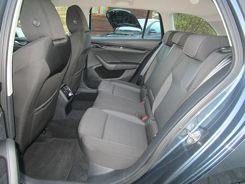 SKODA Octavia Combi 2.0 TDI DSG Ambition, Diesel, Second hand / Used, Automatic - 7