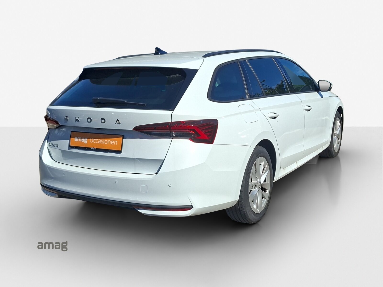 SKODA Octavia Selection MHEV, Petrol, Second hand / Used, Automatic - 5